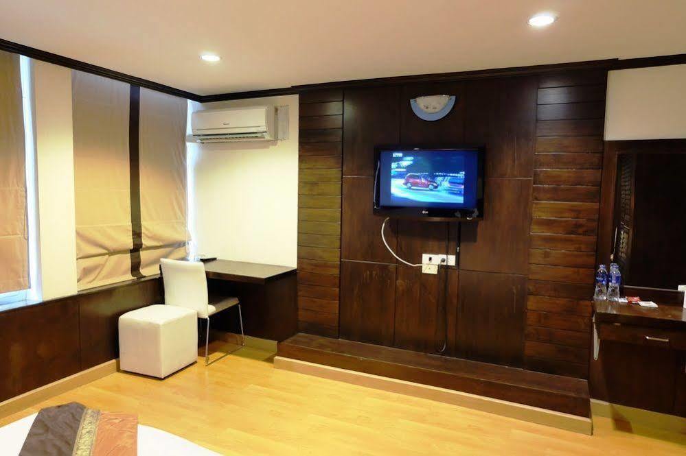 Everest Boutique Hotel Bangkok Exterior photo
