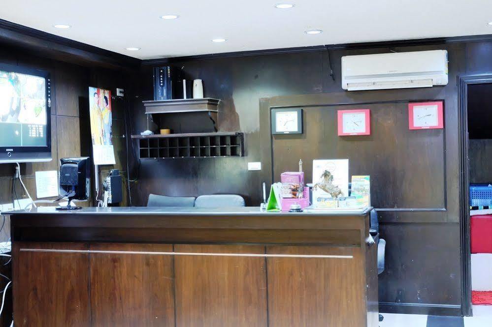 Everest Boutique Hotel Bangkok Exterior photo